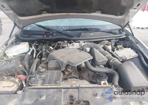 2010 Lincoln Town Car Signature Limited из США, поврежденный, VIN 2LNBL8CV9AX752977